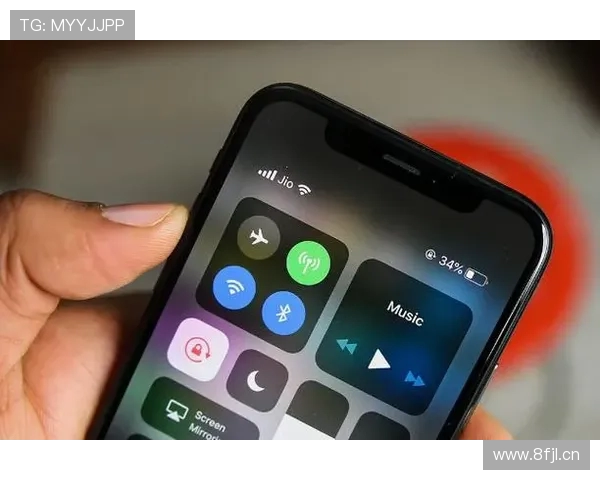 32岁归化球员费南多晒近况脸圆一圈手拿iPhone17ProMax引热议 32岁归化球员费南多晒近况脸圆一圈手拿iPhone17ProMax引热议